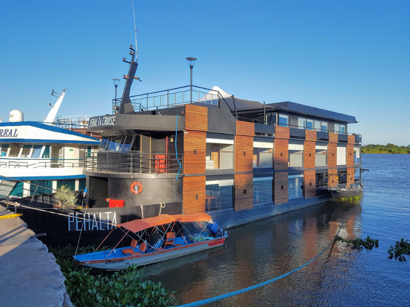 The Peralta is currently among the most luxurious barco-hotels operating in the Pantanal - but there are a large number of vessels or different size and budgets.