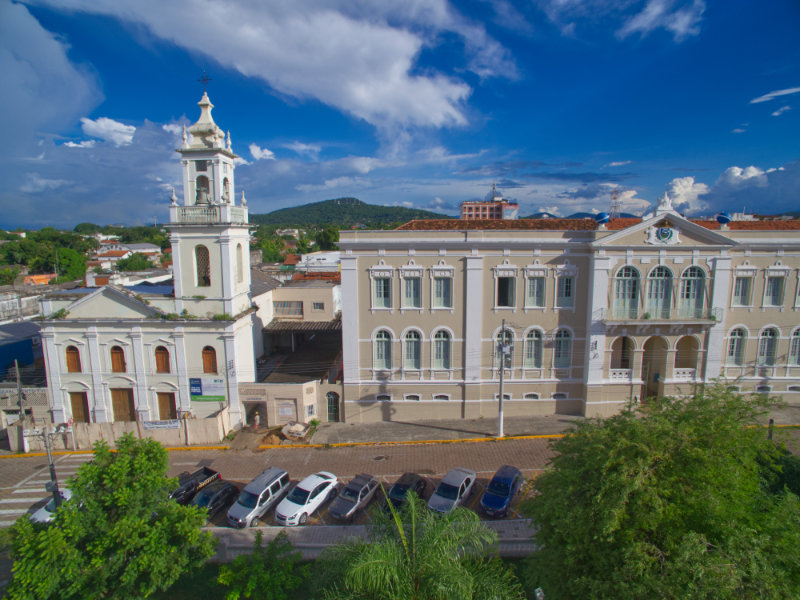 View above the Praça da República showing Igreja de Nossa Senhora da Candelária and Luis de Albuquerque Institute building.