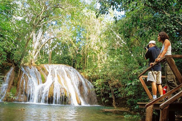 Waterfalls and natural baths in Estância Mimosa